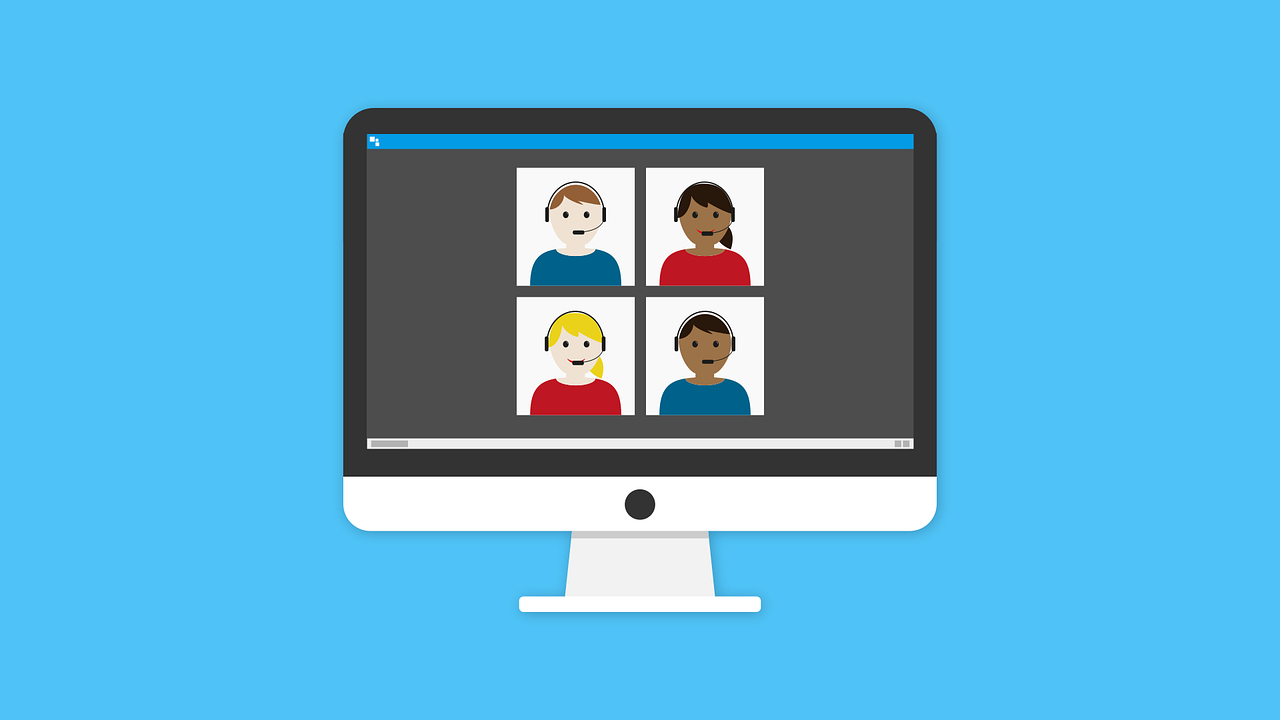 Personas aprendiendo en una computadora